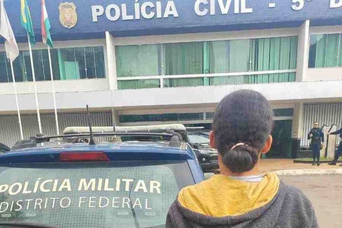 Mulher procurada por tráfico internacional de drogas é presa na Rodoviária do Plano Piloto - (crédito: Material cedido ao Correio ) Mulher procurada por tráfico internacional de drogas é presa na Rodoviária do Plano Piloto - (crédito: Material cedido ao Correio )
