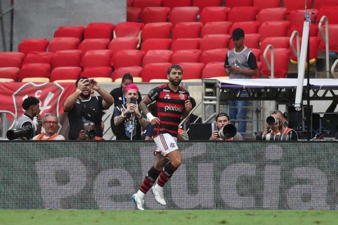 Gabigol voltou a marcar com bola rolando pelo Flamengo na decisão diante do Atlético-MG