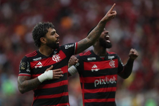 Gabigol comemora no Maracanã: camisa 99 teve papel decisivo ao marcar dois dos três gols rubro-negros contra o Atlético-MG -  (crédito: Wagner Meier/Getty Images via AFP)