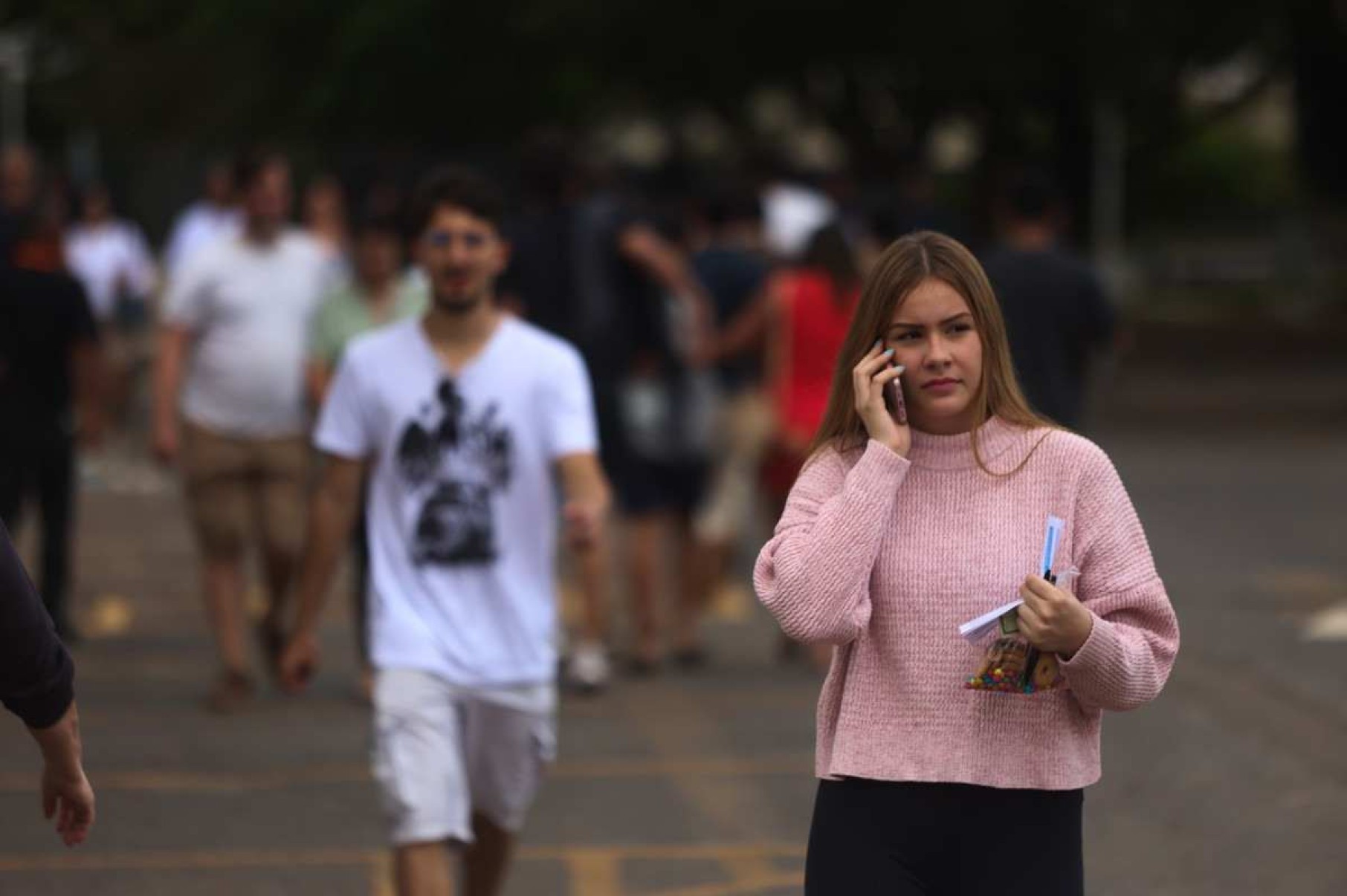 Candidata do enem 2024 fala ao telefone