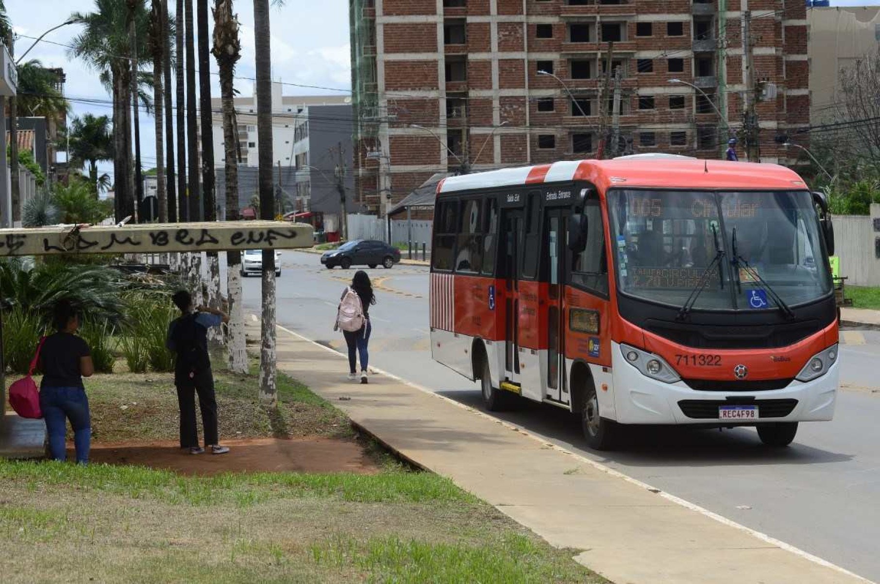 Novas linhas de ônibus deixam de aceitar dinheiro a partir de quinta