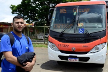 Sávio Alencar conta que com a zebrinha economizou tempo para chegar ao trabalho -  (crédito: Fotos: Marcelo Ferreira/CB/D.A Press)