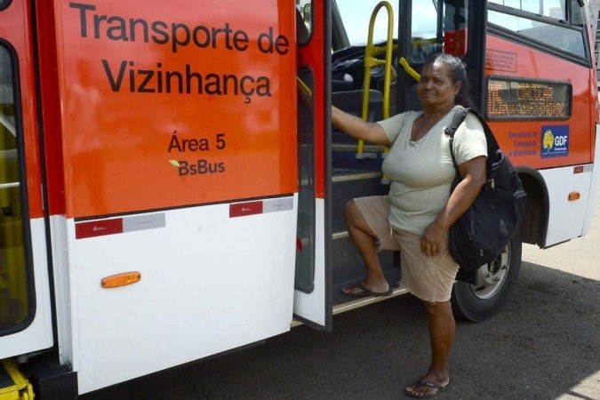 Marlucia Amaral mora em Vicente Pires há 15 anos e conta que o transporte chegou em boa hora