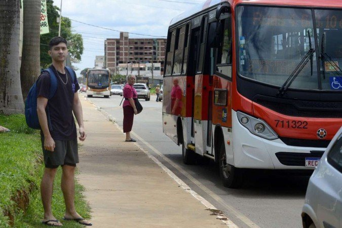 O estudante Daniel Amorim diz que o coletivo vai ajudar no trajeto para faculdade