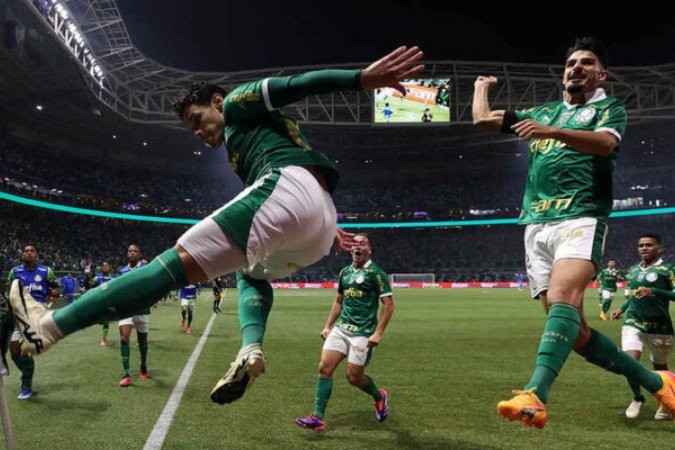 Verdão encara o Timão nesta segunda-feira, na Neo Química Arena, querendo encurtar distância para o Botafogo e afundar o rival na tabela -  (crédito: Foto: Cesar Greco/Palmeiras)