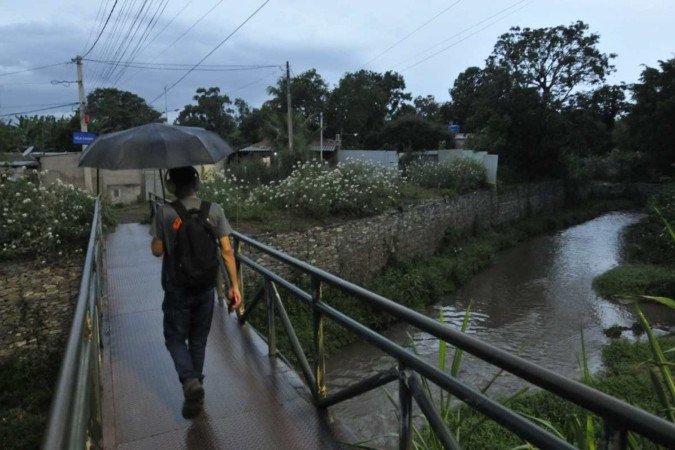  04/11/2024. Crédito: Minervino Júnior/CB/D.A Press. Brasil.  Brasilia - DF. Vila Cauhy perigo de alagamento com as fortes chuvas.