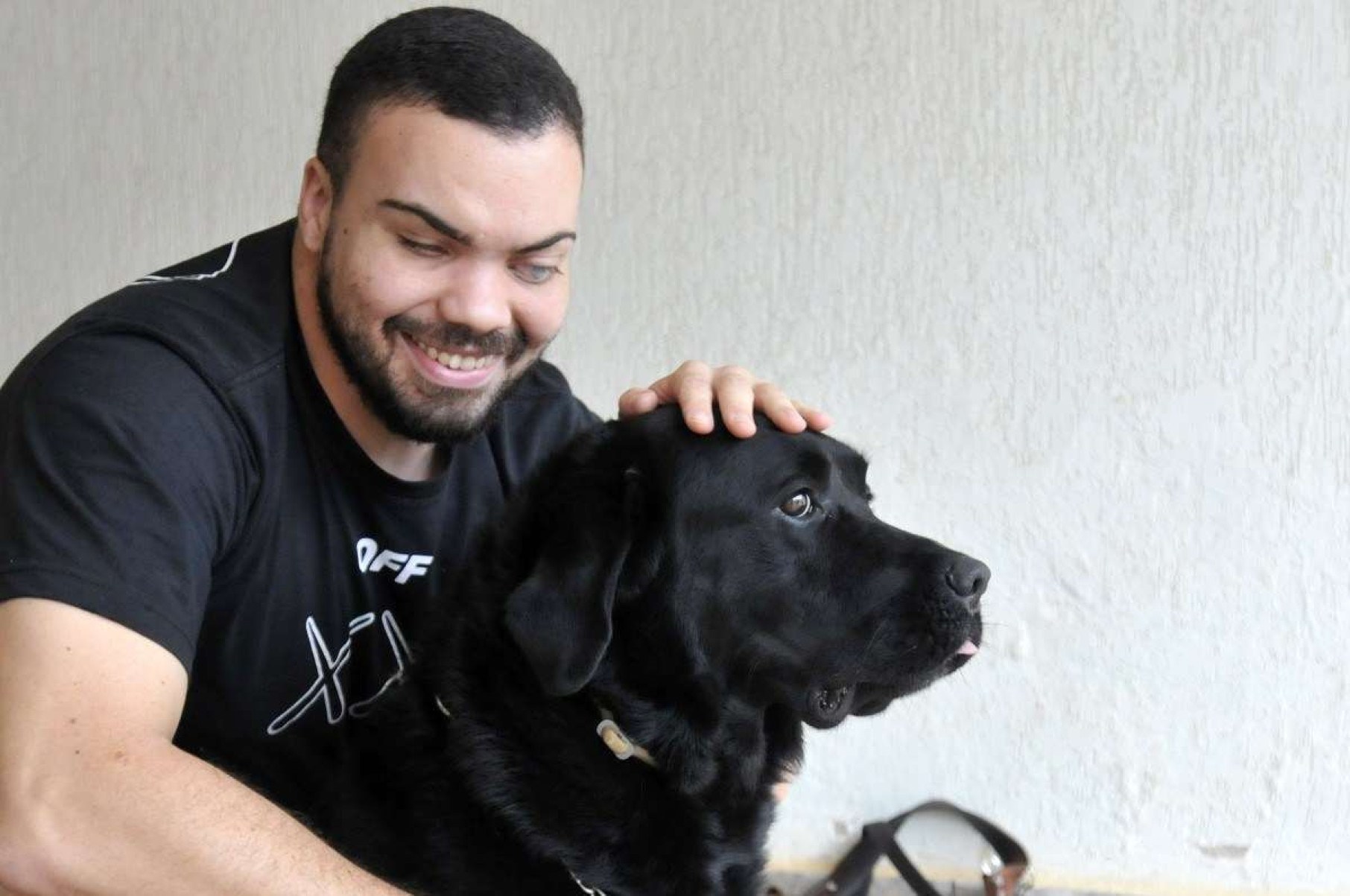 Esio e seu cão-guia Baré, ambos são inseparáveis