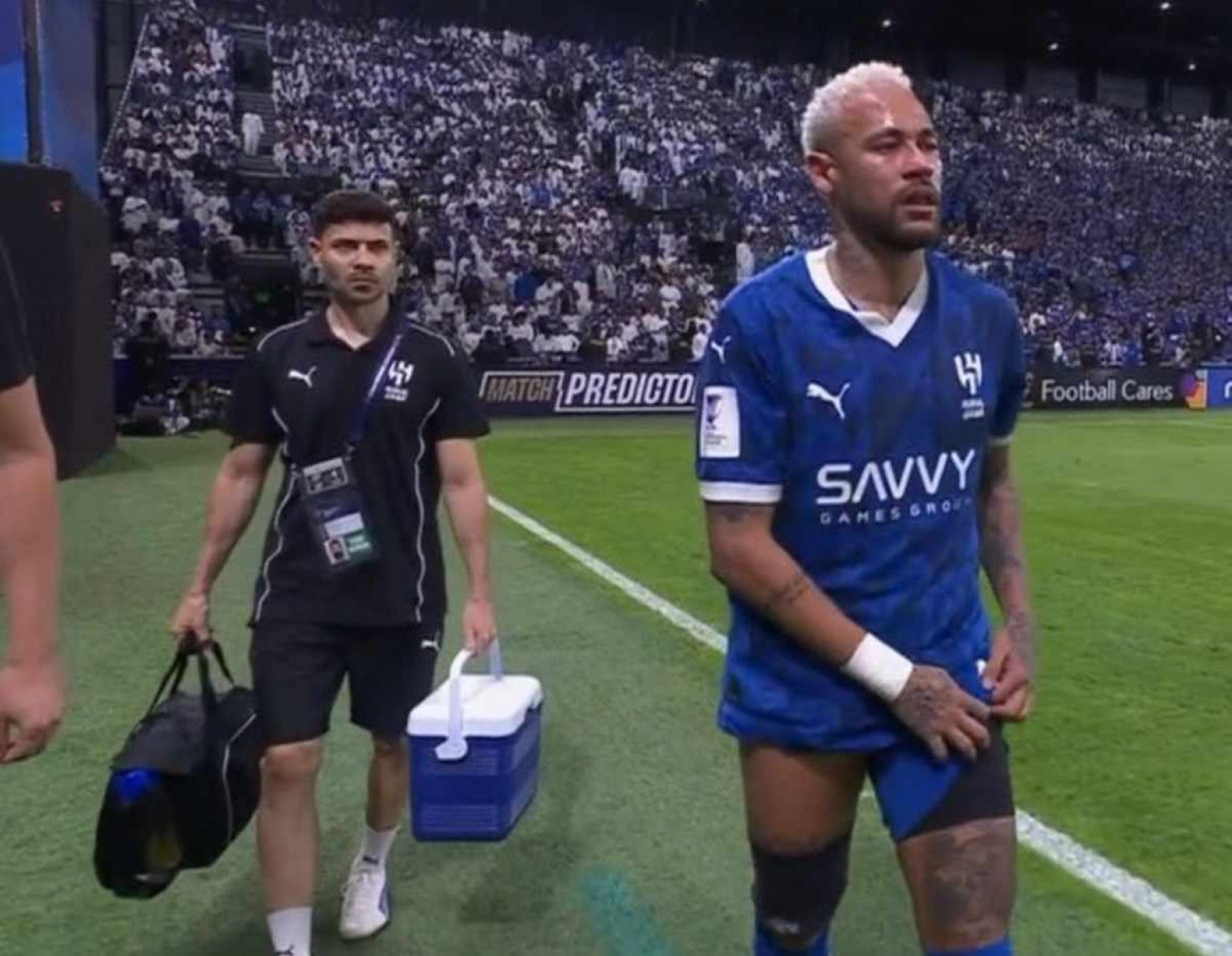 Neymar sai com dor no segundo jogo pelo Al-Hilal depois de um ano lesionado 