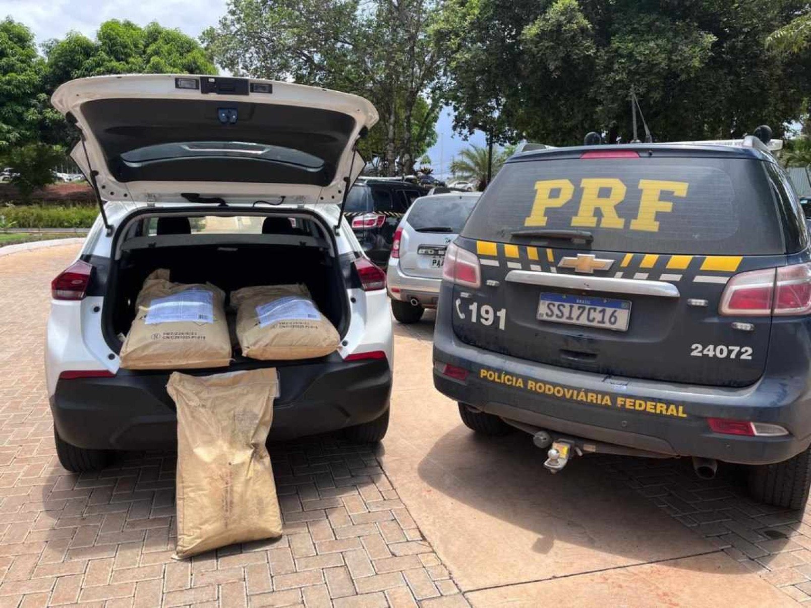 PRF apreende 100kg de agrotóxico ilegal na BR-020, em Planaltina
