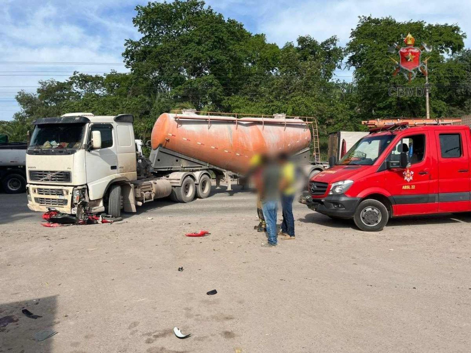 Acidente na DF-150 deixa um motociclista morto e duas pessoas feridas