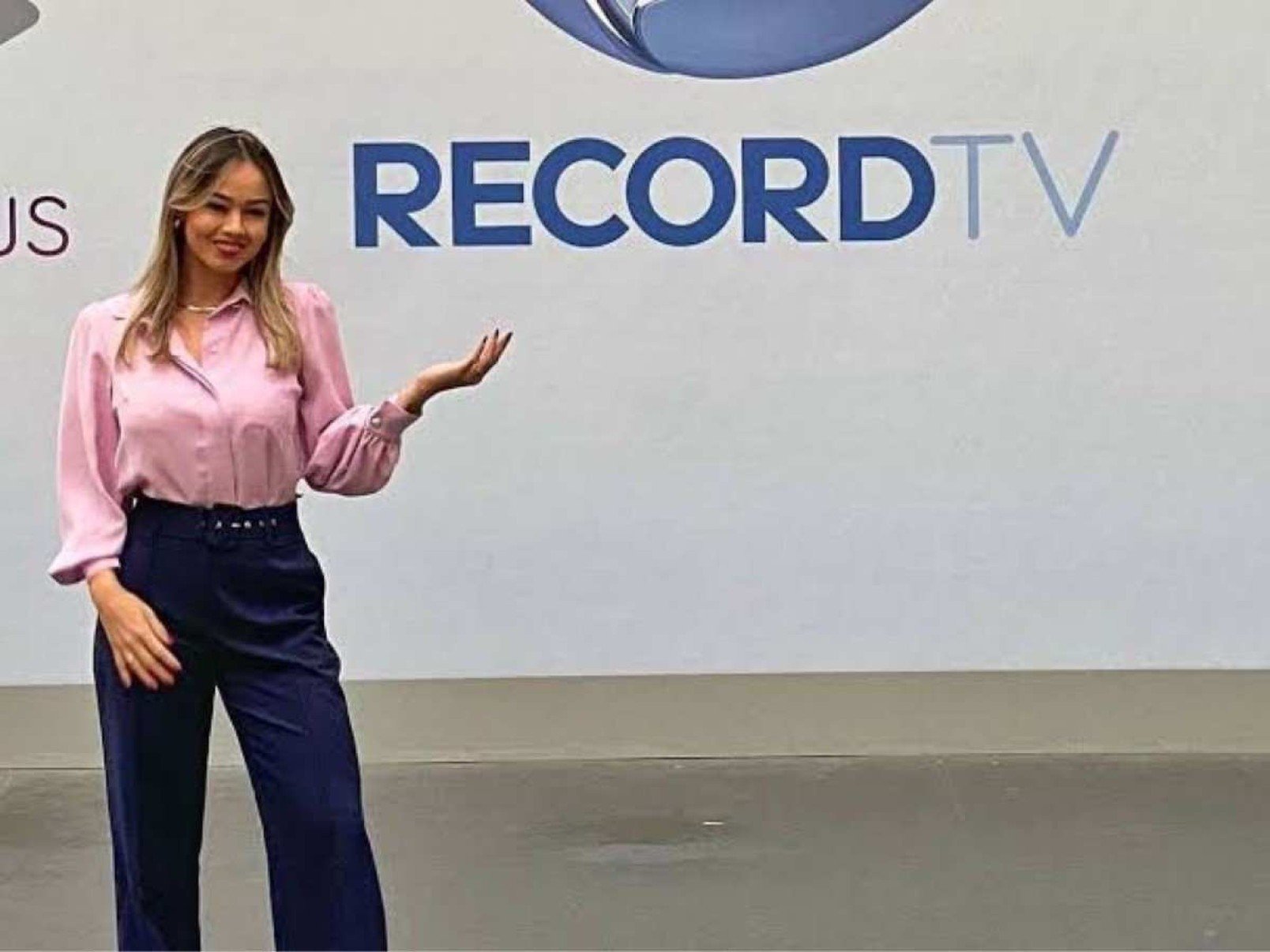 Jornalista da Record é demitida apos fazer botox em troca de divulgação