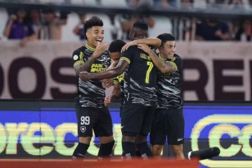 Alvinegro faz início arrasador, vence por 3 a 0 no Nilton Santos e abre seis pontos de diferença na ponta da competição -  (crédito:  Vitor_Silva)