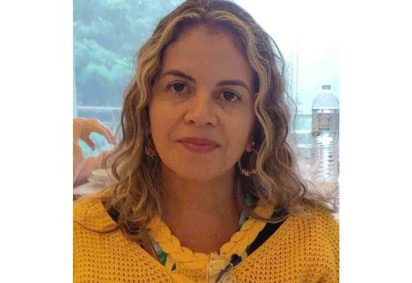 Gilda das Graças, 48 anos, desenvolveu um projeto educativo com o objetivo de facilitar a interpretação dos estudantes em relação aos memes que circulam na internet -  (crédito: Arquivo Pessoal)