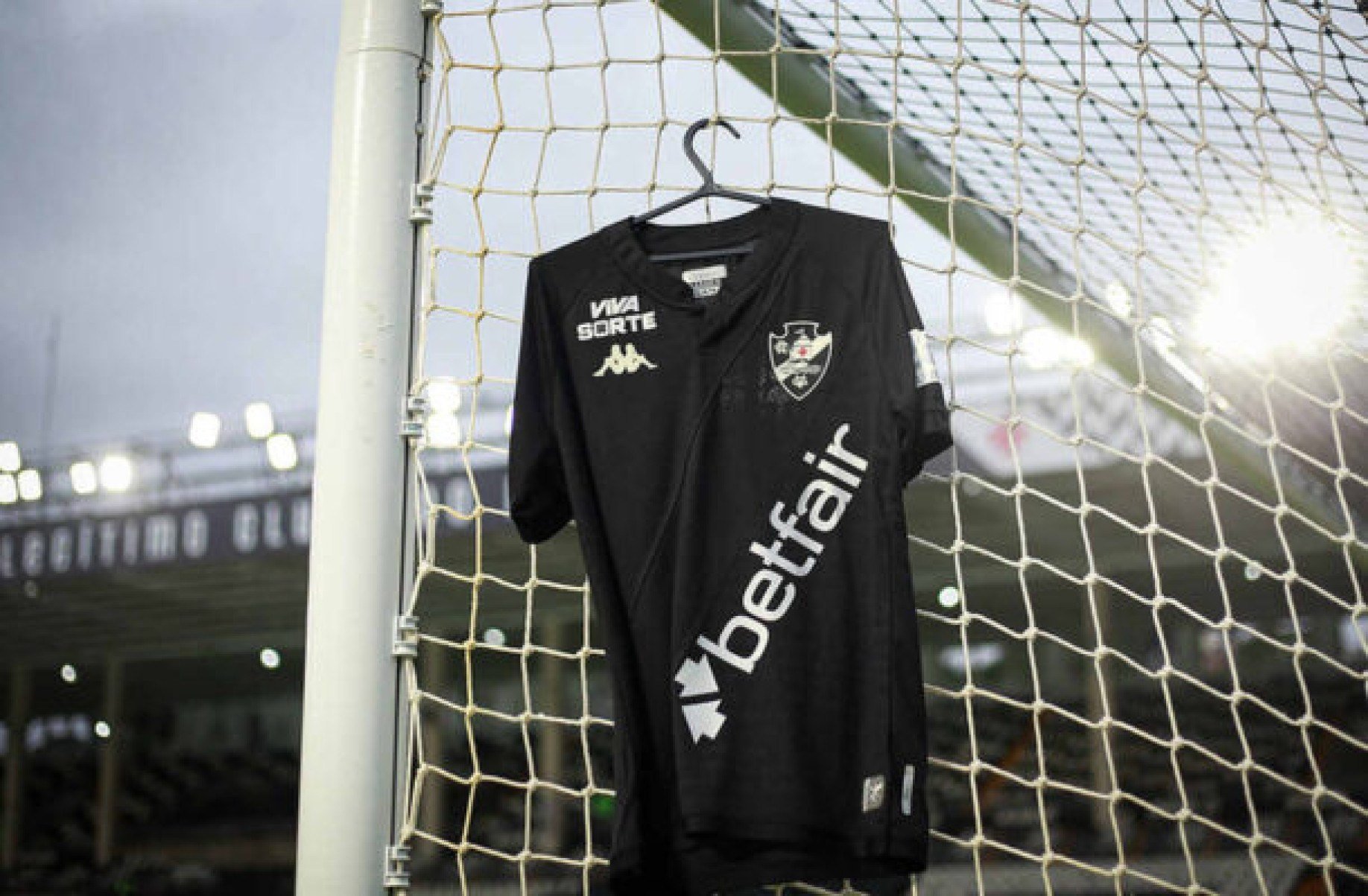 Vasco mantém conversa com empresas de fornecedor de material esportivo