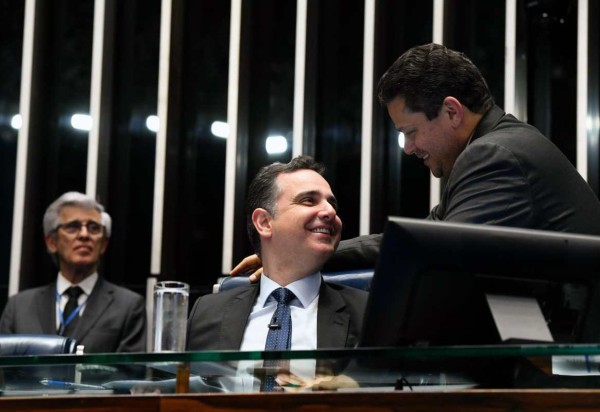 Presidente do Senado, Rodrigo Pacheco (PSD-MG) declarou apoio ao
senador Davi Alcolumbre (União-AP) para ser seu sucessor -  (crédito: Marcos Oliveira/Agência Senado)