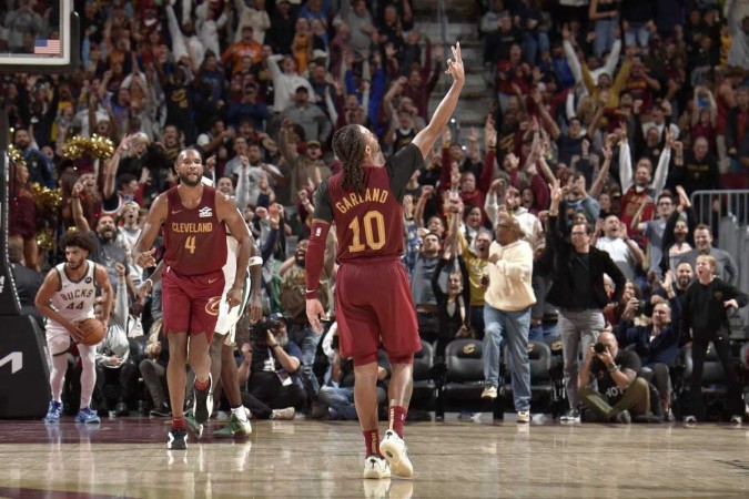 Em Cleveland, os Cavaliers superaram o Milwaukee Bucks com uma cesta decisiva de Darius Garland, de três pontos, a 45 segundos do fim da partida. -  (crédito: David Liam Kyle / AFP)