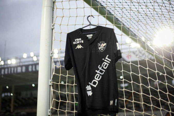 Cruz-Maltino tem contrato com a Kappa até o fim de maio de 2025, mas já visa melhorar o valor recebido; Nike e Mizuno estão na mesa - (crédito: Foto: Matheus Lima/Vasco) Cruz-Maltino tem contrato com a Kappa até o fim de maio de 2025, mas já visa melhorar o valor recebido; Nike e Mizuno estão na mesa - (crédito: Foto: Matheus Lima/Vasco)