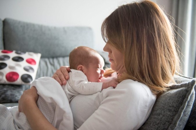 A depressão pós-parto pode causar tristeza profunda na mãe (Imagem: Noelia photographer | Shutterstock) -  (crédito: EdiCase)