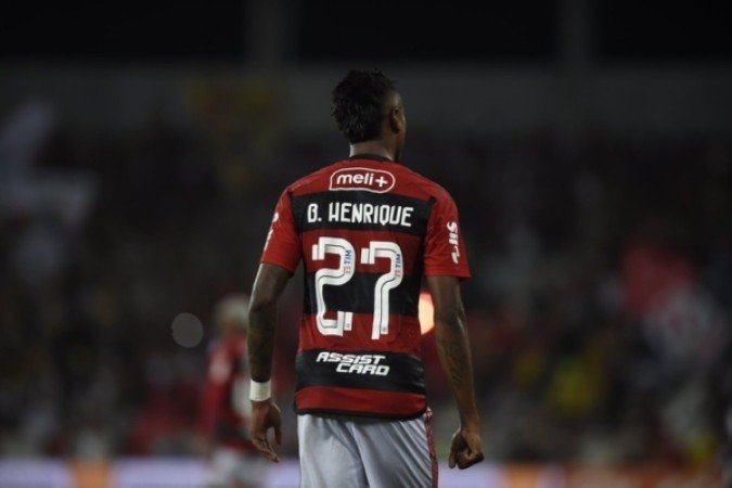 Atacante do Flamengo é suspeito de ter sido expulso de propósito no duelo contra o Santos, pelo Campeonato Brasileiro de 2023 -  (crédito: Foto: Raul Baretta/ Santos FC)