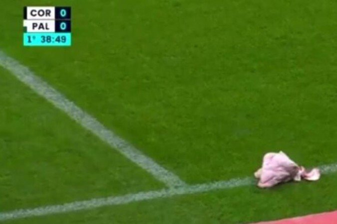 Autoridades solicitam imagem para o Corinthians e buscam responsável pelo ato. Dois suspeitos foram presos após o jogo -  (crédito: Foto: Reprodução)