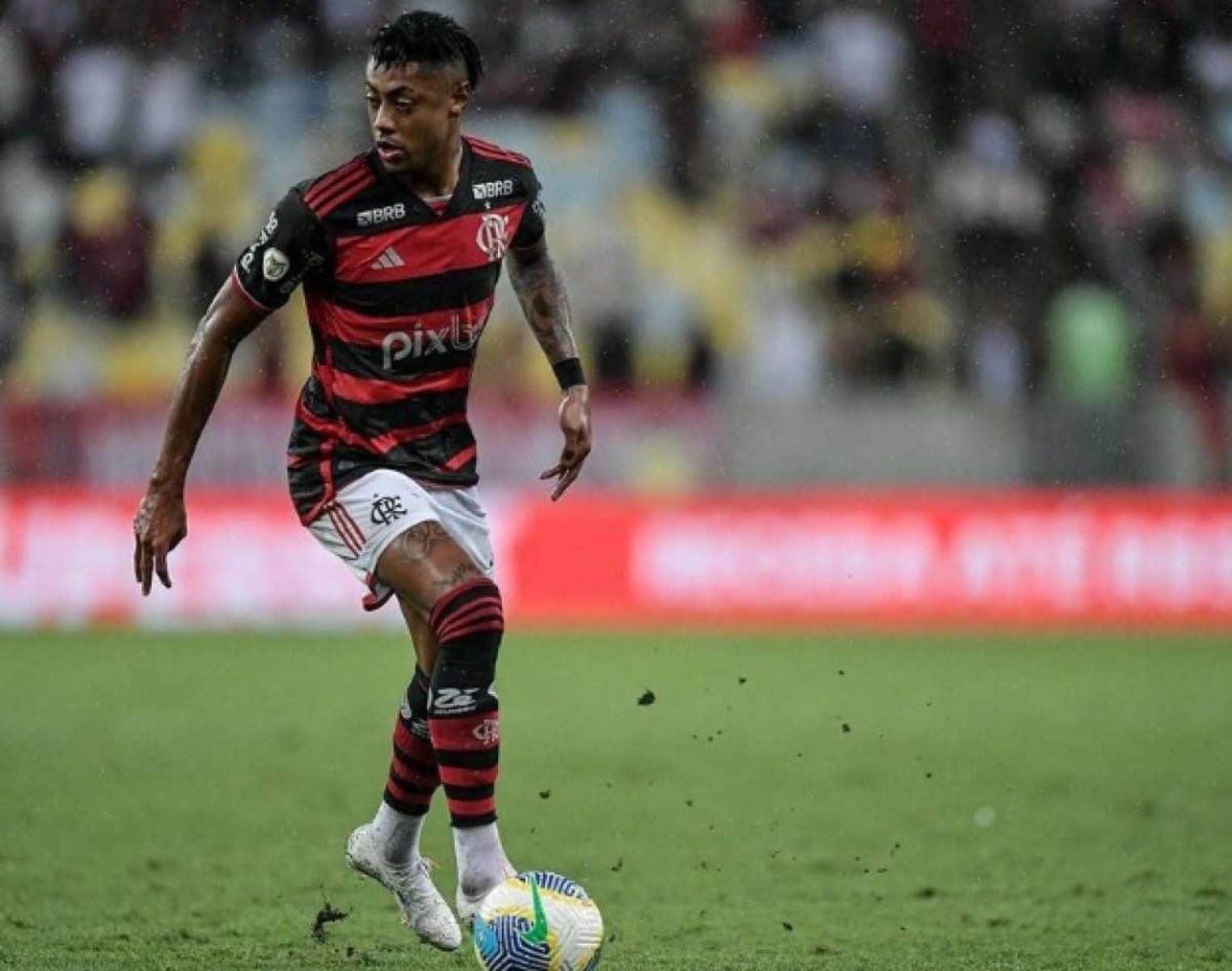 Alvo de investigação, Bruno Henrique do Flamengo tomou amarelo de propósito, diz PF