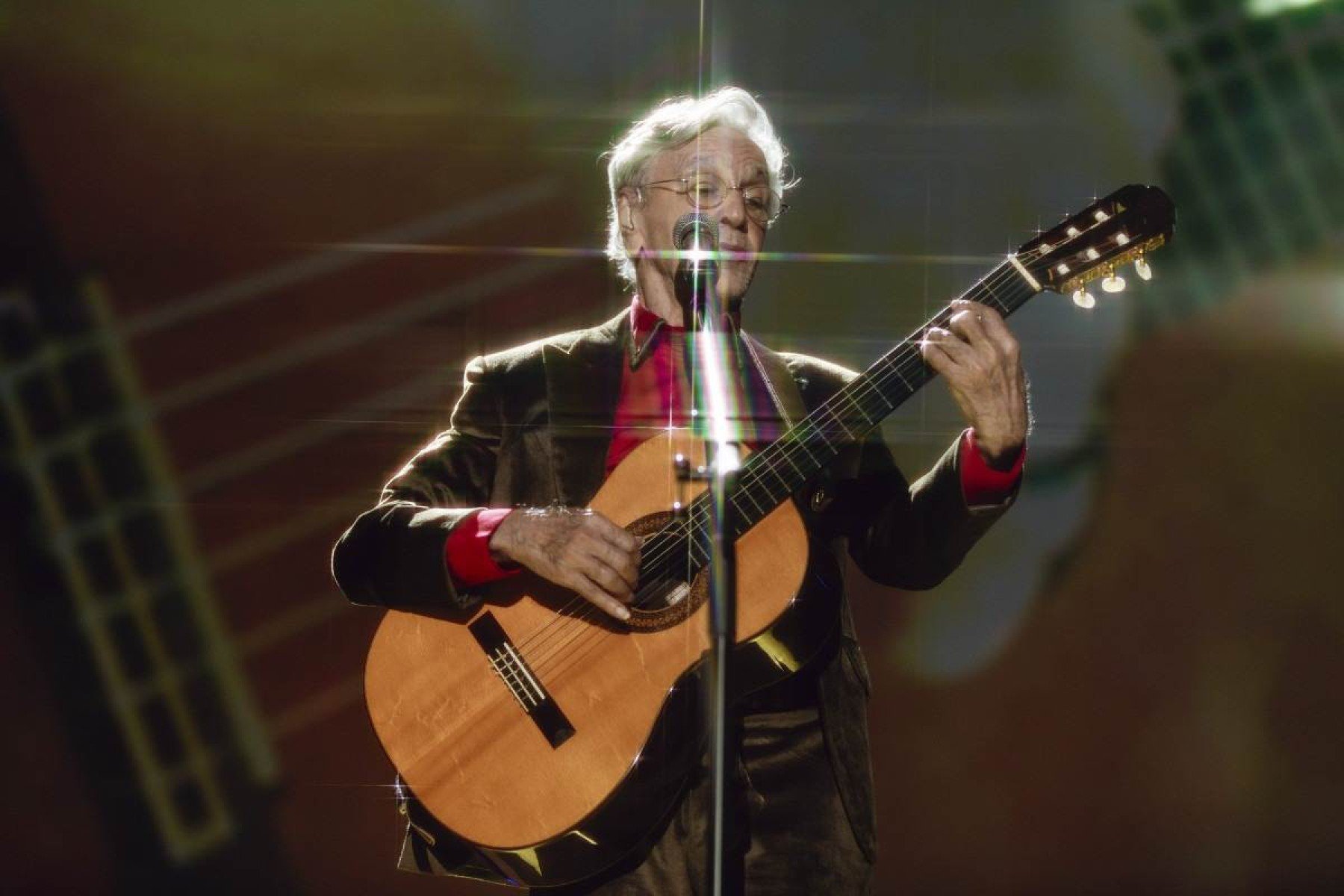 Caetano Veloso e Jorge Vercillo sobem ao palco do Na Praia nesta sexta (10/7)