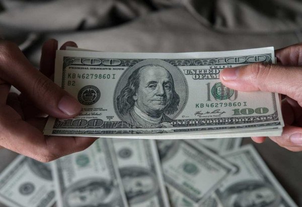 No mercado financeiro, o comportamento do dólar após o anúncio de vitória de Trump foi marcado pela volatilidade, oscilando desde o início do pregão -  (crédito: Freepik)