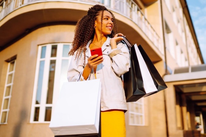 É importante redobrar os cuidados com as compras online durante a Black Friday (Imagem: maxbelchenko | Shutterstock) -  (crédito: EdiCase)