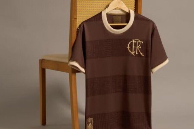 Clube tem como produto principal da ação uma camisa que leva a letra da música Clube tem como produto principal da ação uma camisa que leva a letra da música