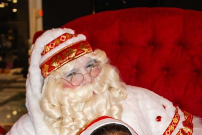 O ator Jessé Alves, 42, morador de Ceilândia, trabalha como Papai Noel desde 2018