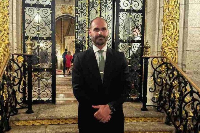 Eduardo Bolsonaro publicou fotos e vídeos de Trump e seus apoiadores - (crédito: Instagram/Reprodução (@bolsonarosp)) Eduardo Bolsonaro publicou fotos e vídeos de Trump e seus apoiadores - (crédito: Instagram/Reprodução (@bolsonarosp))