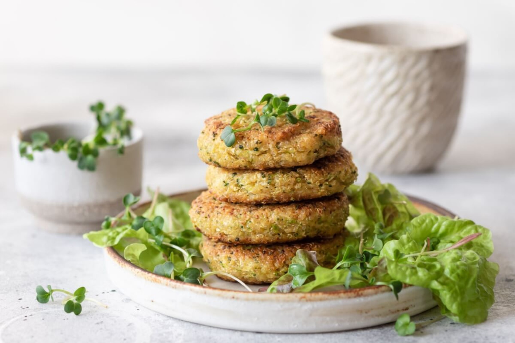 Hambúrguer de quinoa e brócolis (Imagem: Mila Naumova | Shutterstock) -  (crédito: EdiCase)