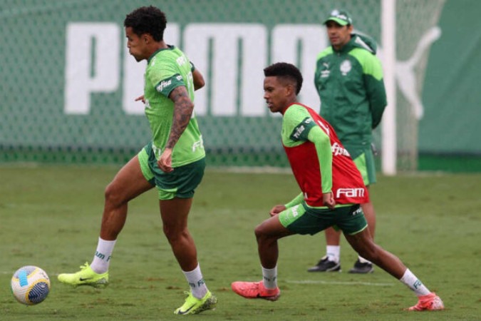  Os jogadores L..zaro e Est..v..o (D), da SE Palmeiras, durante treinamento, na Academia de Futebol. (Foto: Cesar Greco/Palmeiras/by Canon)
     -  (crédito:  CESAR GRECO)