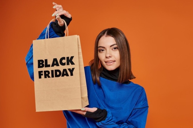 Adotar algumas estratégias ajuda a aproveitar as promoções da Black Friday sem preocupação (Imagem: LightField Studios | Shutterstock)  -  (crédito: EdiCase)