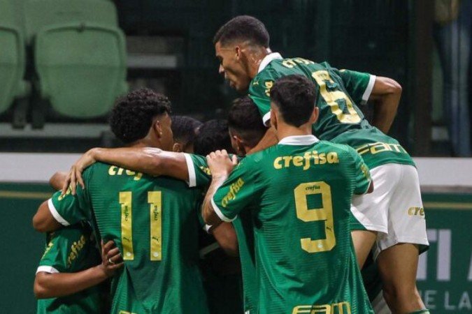 O goleiro Kauan Lima entrou no segundo tempo para a decisão e saiu como herói ao pegar a batida de Dorival; o Verdão encara o Ceará na semi - (crédito: Foto: Fabio Menotti/Palmeiras) O goleiro Kauan Lima entrou no segundo tempo para a decisão e saiu como herói ao pegar a batida de Dorival; o Verdão encara o Ceará na semi - (crédito: Foto: Fabio Menotti/Palmeiras)