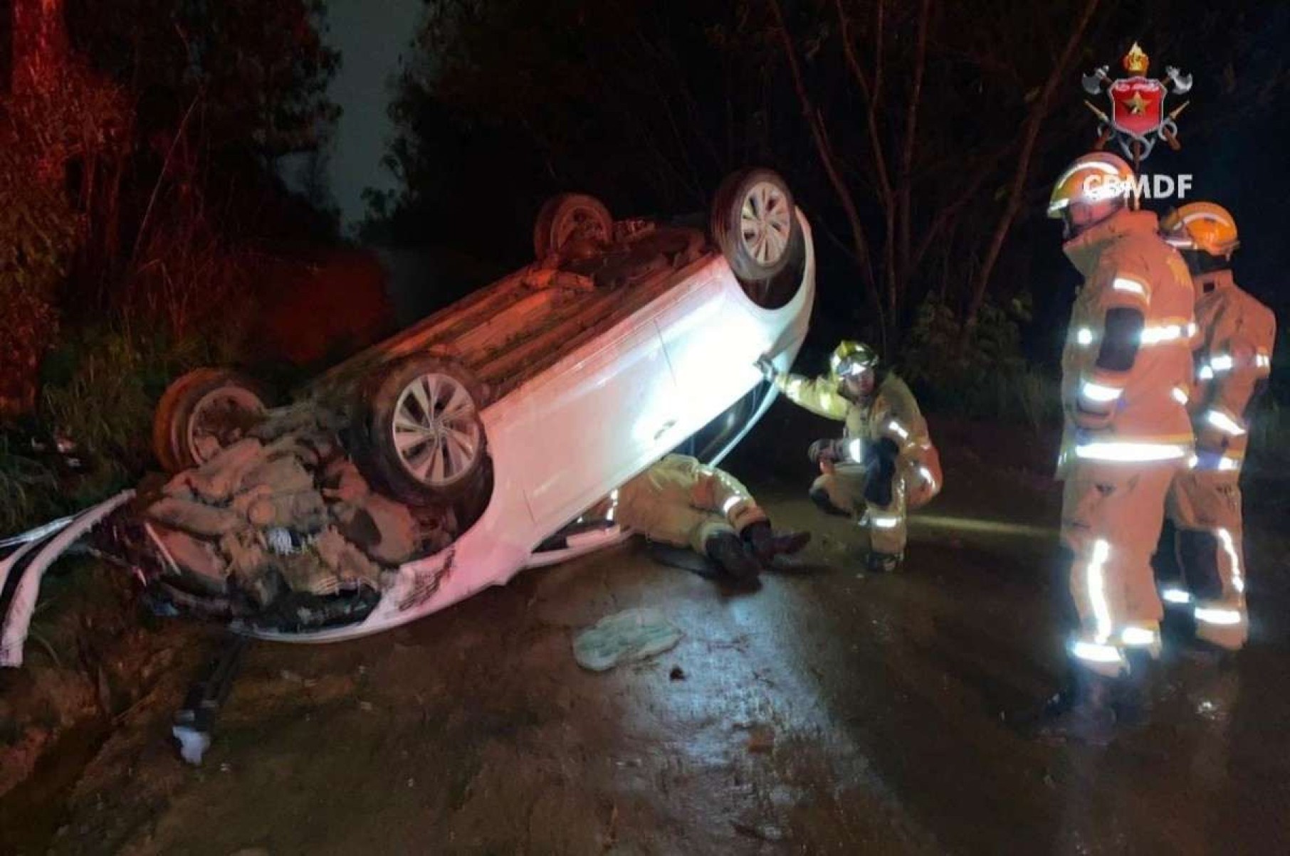 Os dois feridos foram levados ao Hospital de Base. De acordo com o CBMDF, ambos estavam conscientes e orientados