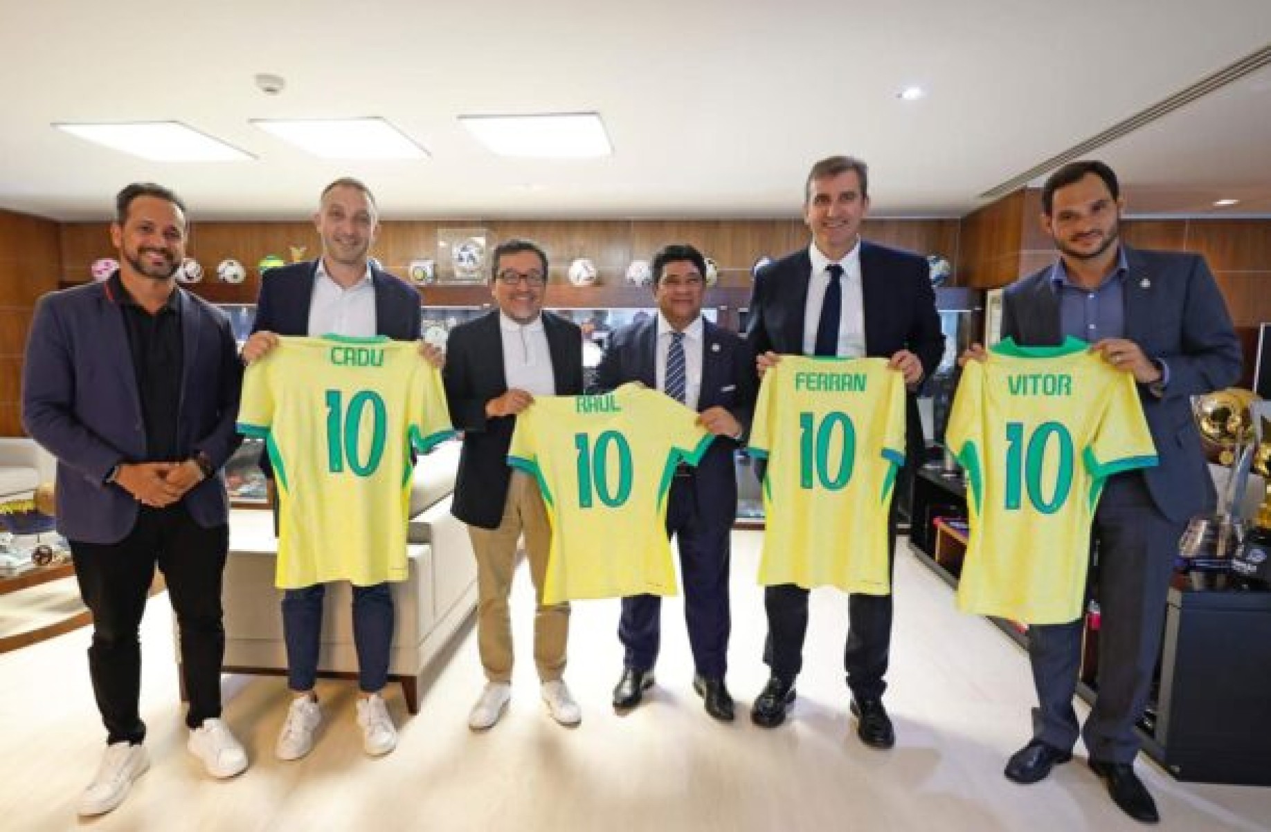 Executivos do Grupo City visitam a sede da CBF