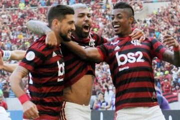 Arrascaeta, Gabigol e Bruno Henrique comemoram gol do Flamengo -  (crédito: Alexandre Vidal/Flamengo)