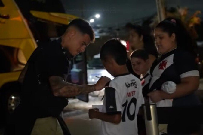 Confira os bastidores da viagem do Cruz-Maltino, que enfrenta o Leão do Pici, na Arena Castelão, pela 33ª rodada do Campeonato Brasileiro - (crédito: Foto: Reprodução/VascoTV) Confira os bastidores da viagem do Cruz-Maltino, que enfrenta o Leão do Pici, na Arena Castelão, pela 33ª rodada do Campeonato Brasileiro - (crédito: Foto: Reprodução/VascoTV)