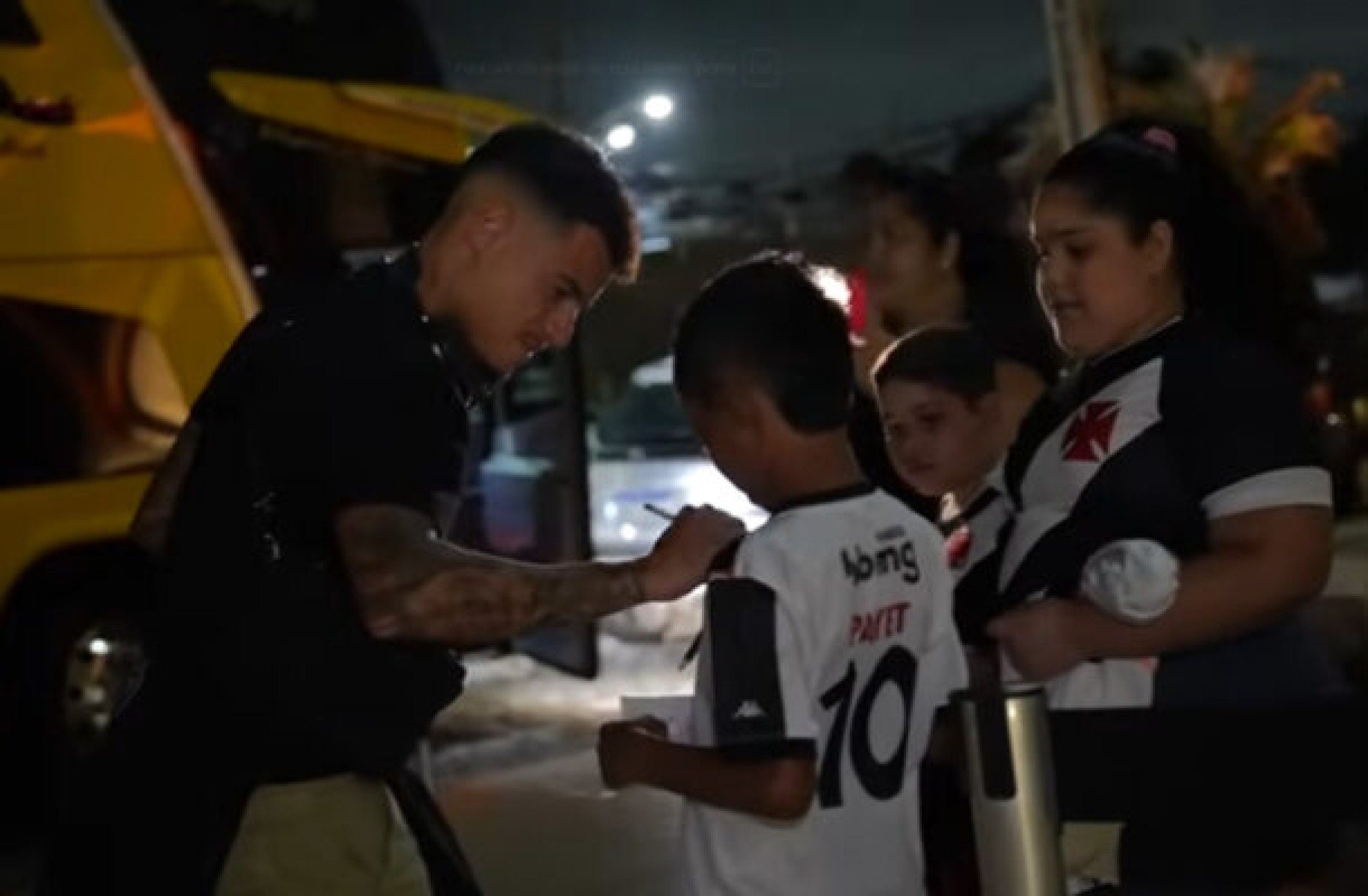 Com Philippe Coutinho, Vasco desembarca na capital cearense para jogo contra o Fortaleza