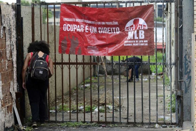 Movimento de Luta nos Bairros, Vilas e Favelas ocupou um prédio abandonado na Quadra 6 -  (crédito:  Marcelo Ferreira/CB/D.A Press)