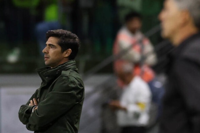 Em protesto, torcedores fizeram cobranças ao elenco na saída para o intervalo, quando o placar ainda estava sem gols diante do Grêmio -  (crédito: Foto: Cesar Greco/Palmeiras)