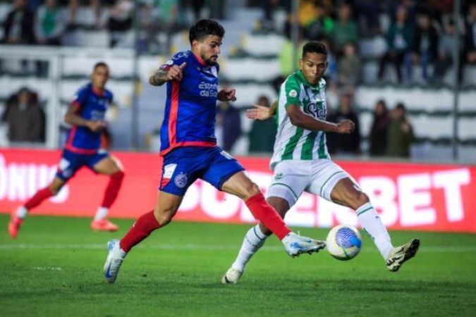 Alviverde voltou a vencer após seis jogos de jejum, contou com ajuda e deixou a zona de rebaixamento após a 33ª rodada do Brasileirão -  (crédito: Foto: Rafael Rodrigues/Bahia)