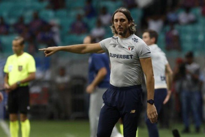 Atacante argentino marcou apenas um gol nos últimos 12 jogos, mas Zubeldía reforça confiança em Calleri - (crédito: Foto: Rubens Chiri/Saopaulofc.net) Atacante argentino marcou apenas um gol nos últimos 12 jogos, mas Zubeldía reforça confiança em Calleri - (crédito: Foto: Rubens Chiri/Saopaulofc.net)