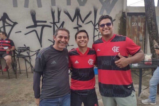 Movimento é grande nos arredores da Arena MRV, em Belo Horizonte, onde torcedores do Flamengo estão confiantes para a grande decisão - (crédito: Carlos Mello/Jogada10) Movimento é grande nos arredores da Arena MRV, em Belo Horizonte, onde torcedores do Flamengo estão confiantes para a grande decisão - (crédito: Carlos Mello/Jogada10)