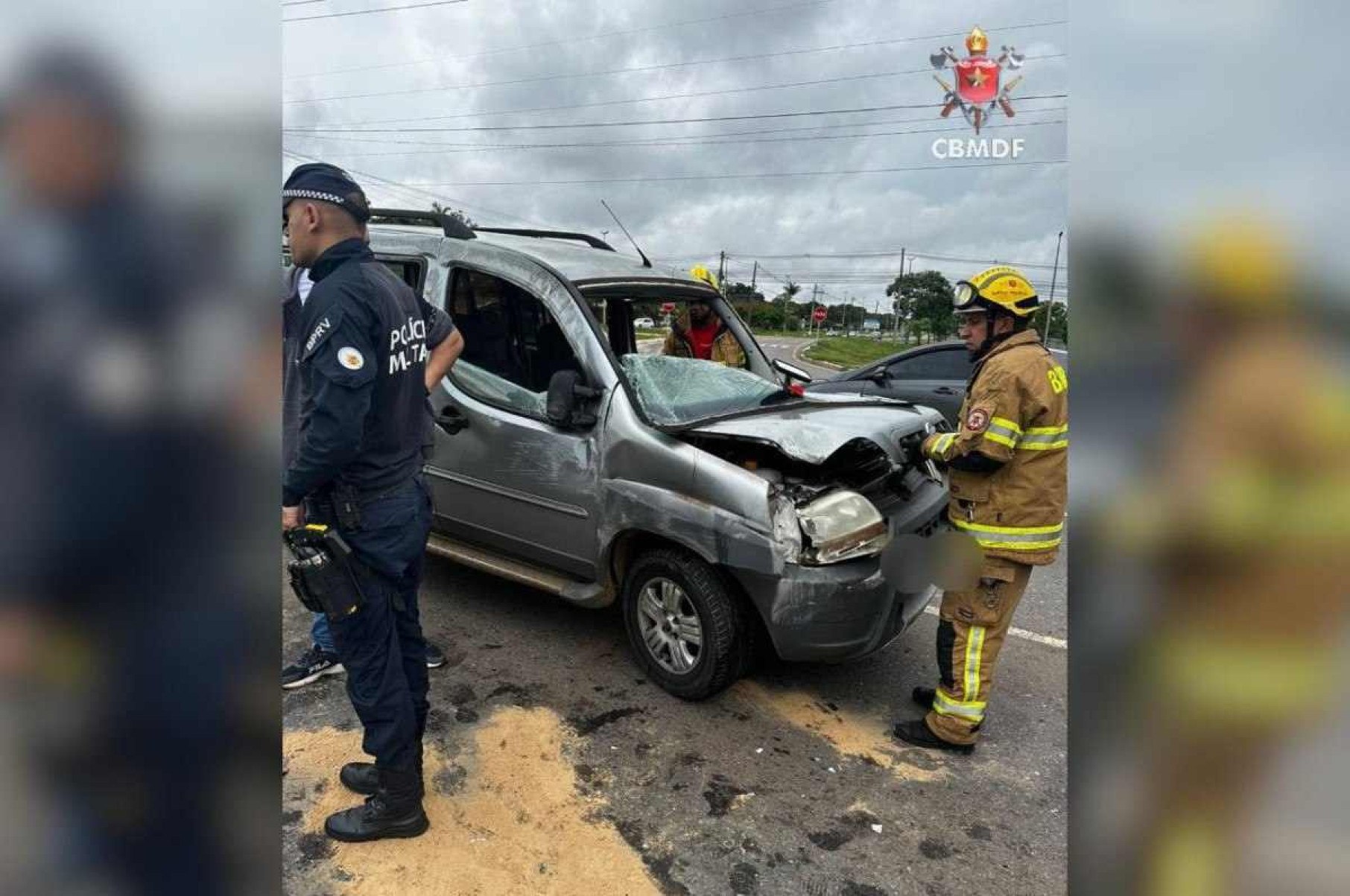 Carro capota no Núcleo Bandeirante e deixa duas pessoas feridas