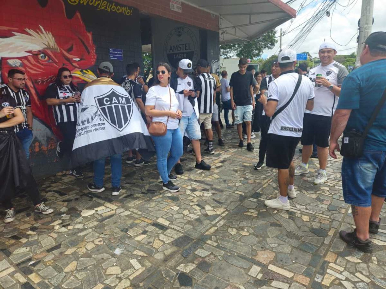 Torcedores do Atlético tomam conta das ruas na primeira final da Arena MRV