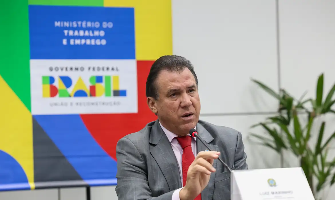 O ministro do Trabalho e Emprego defendeu que O ministro do Trabalho e Emprego defendeu que
