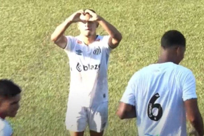 Peixe sai atrás, mas, jogando no CT Rei Pelé, vira para cima do Cruz-Maltino; adversário sai ainda nesta segunda (11) - (crédito: Foto: Reprodução / Santos TV) Peixe sai atrás, mas, jogando no CT Rei Pelé, vira para cima do Cruz-Maltino; adversário sai ainda nesta segunda (11) - (crédito: Foto: Reprodução / Santos TV)