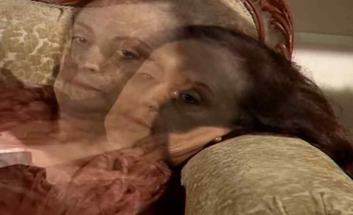 Cena da novela 'Alma gêmea', protagonizada por Ana Lúcia Torre, que virou meme -  (crédito: Reprodução/X)